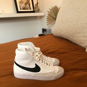 Boys Size 3.5Y - Nike Blazer Mid ‘77